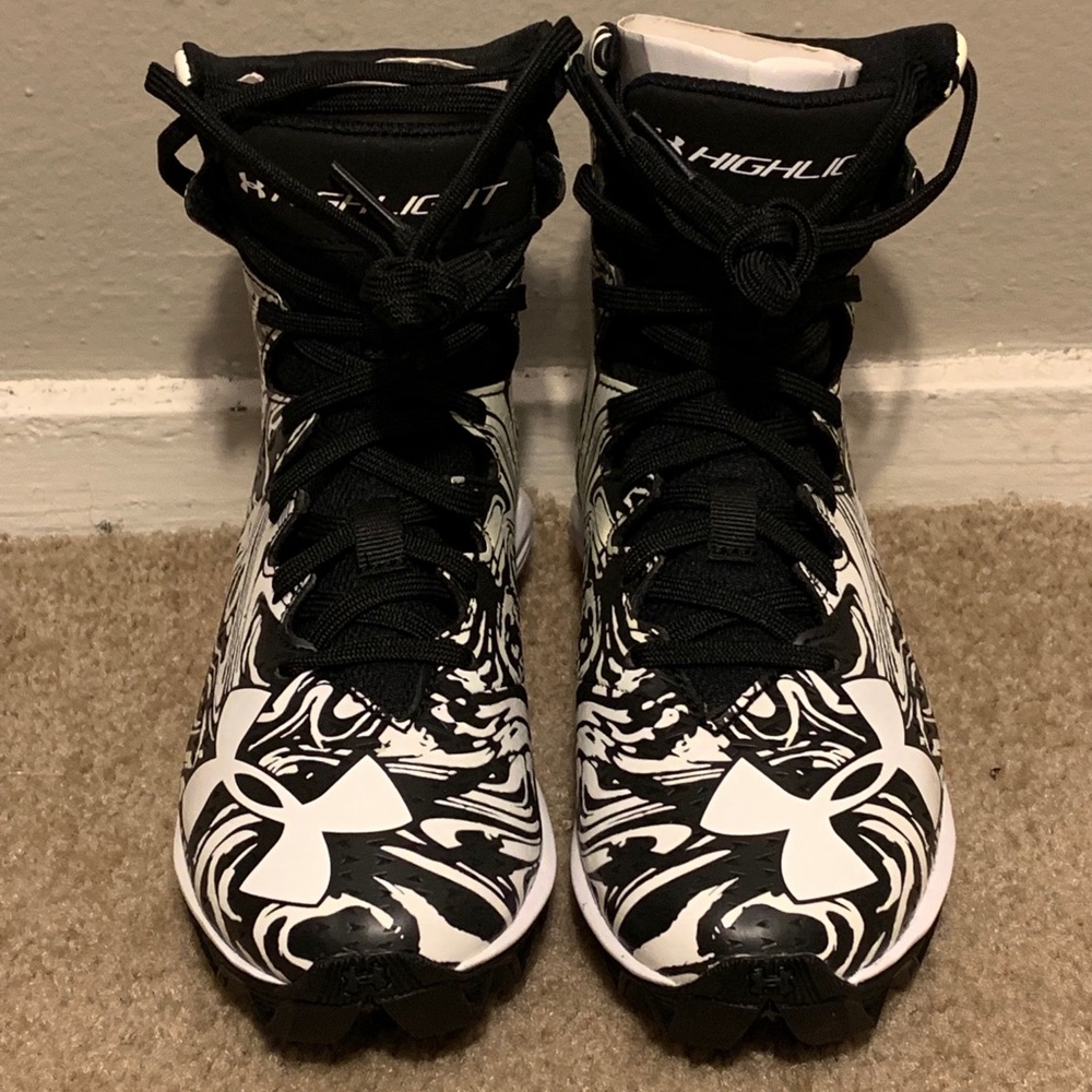 Boys under armour football cleats sz 1.5y